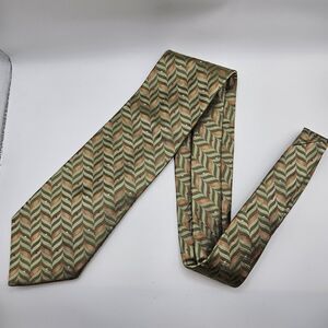 Joseph A Bank Orange Green Chevron Geometric 100% Silk Tie 59.5x3 7/8"